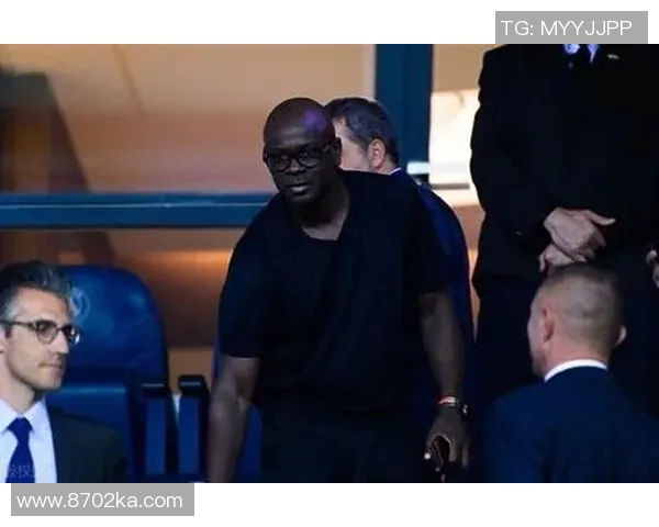 著名黑人足球明星库的辉煌成就与对足球界的深远影响